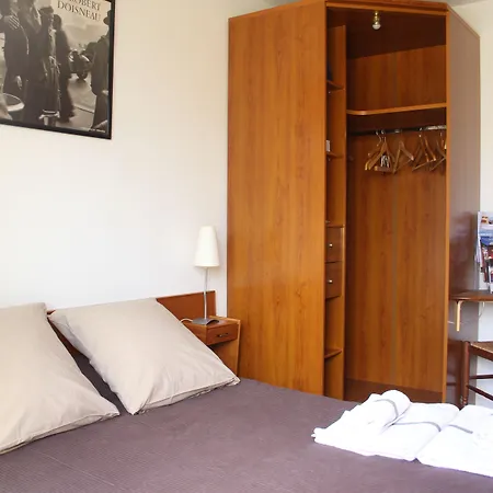 D'amis - D'hotes-b&b-guest House Bed & Breakfast